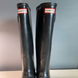Hunter Black weather boots.